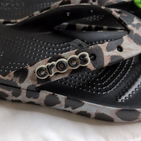 Crocs Women's size 5 Platform Thong Sandals Animal Print, NEW - Picture 7 of 8